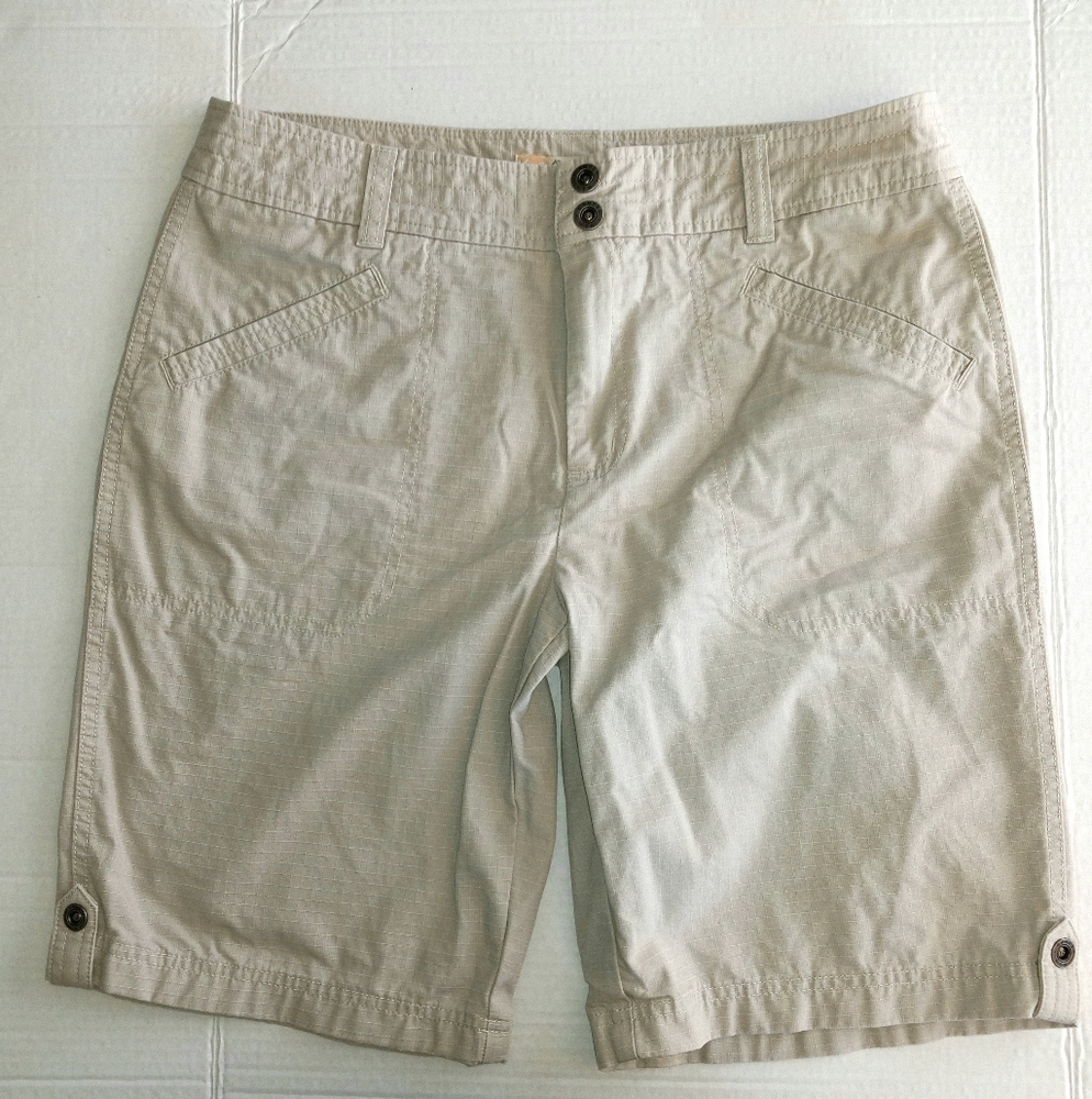Gander Mtn. womens size 10 khaki Bermuda shorts
